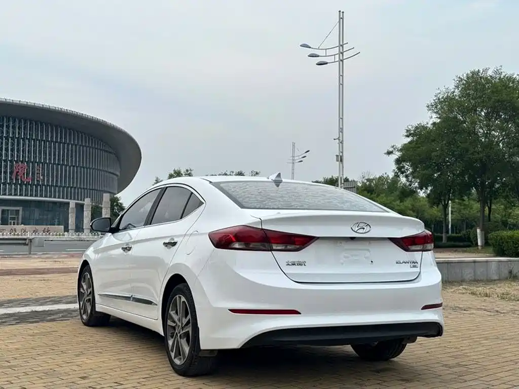Hyundai Elantra — миниатюра 6