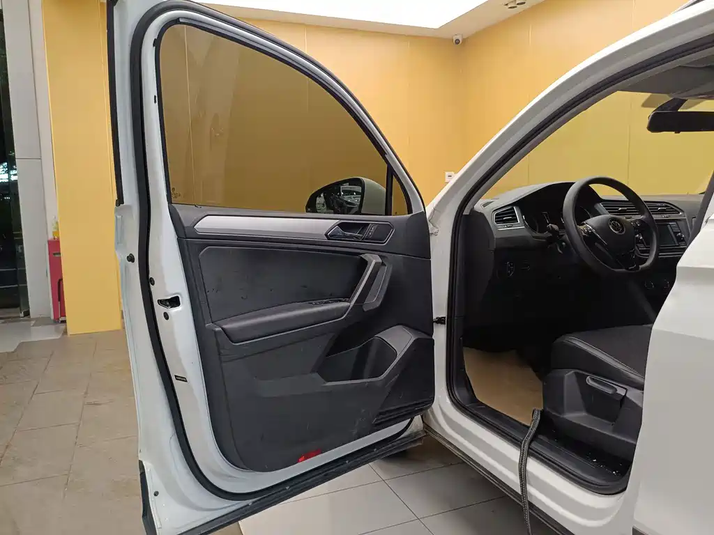 Volkswagen Tiguan L — миниатюра 7