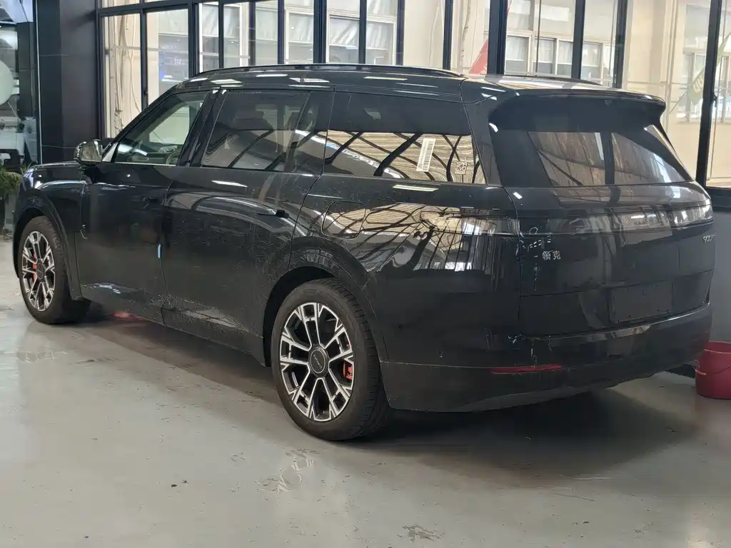 Lynk & Co Рука 900. — миниатюра 2