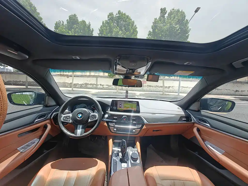 BMW 5 Series — миниатюра 13