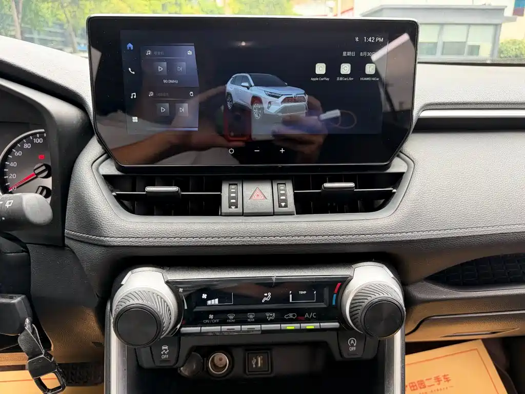 Toyota RAV4 — миниатюра 10
