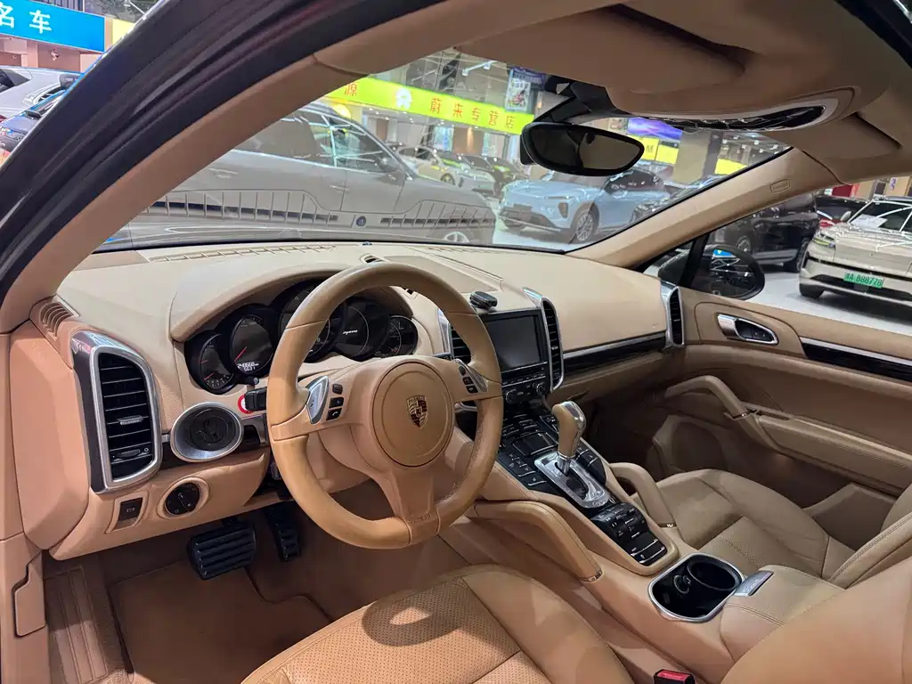 Porsche Cayenne — миниатюра 5