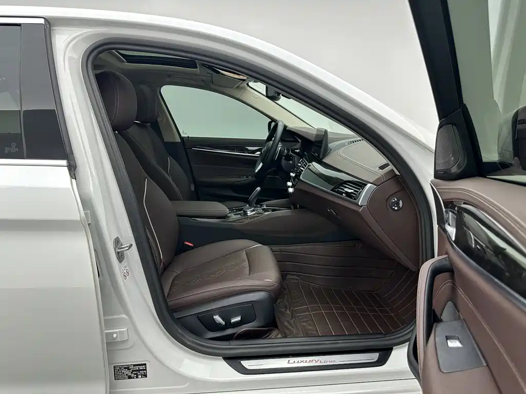 BMW 5 Series — миниатюра 24