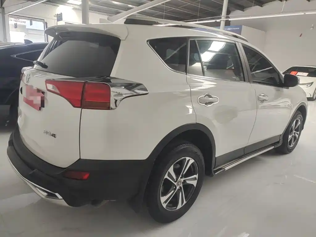 Toyota RAV4 — миниатюра 7