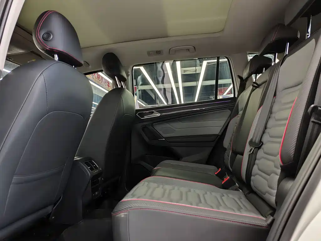 Volkswagen Tiguan L L 2022 330TSI AT R-Line Flagship