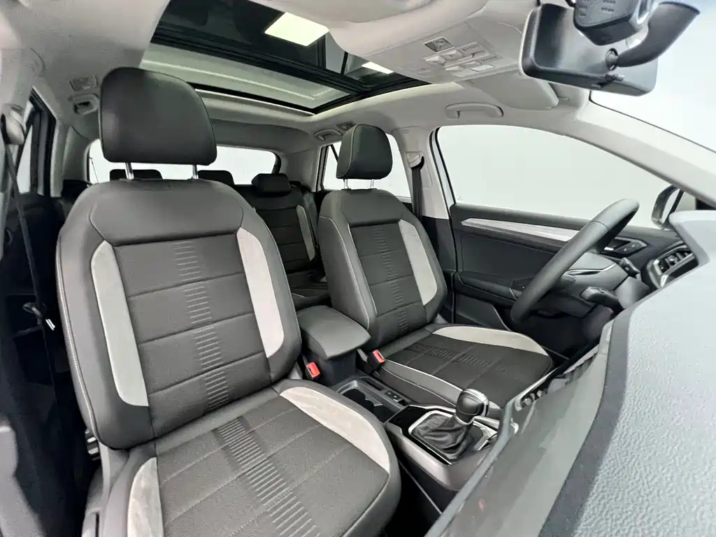 Volkswagen T-Roc — миниатюра 12