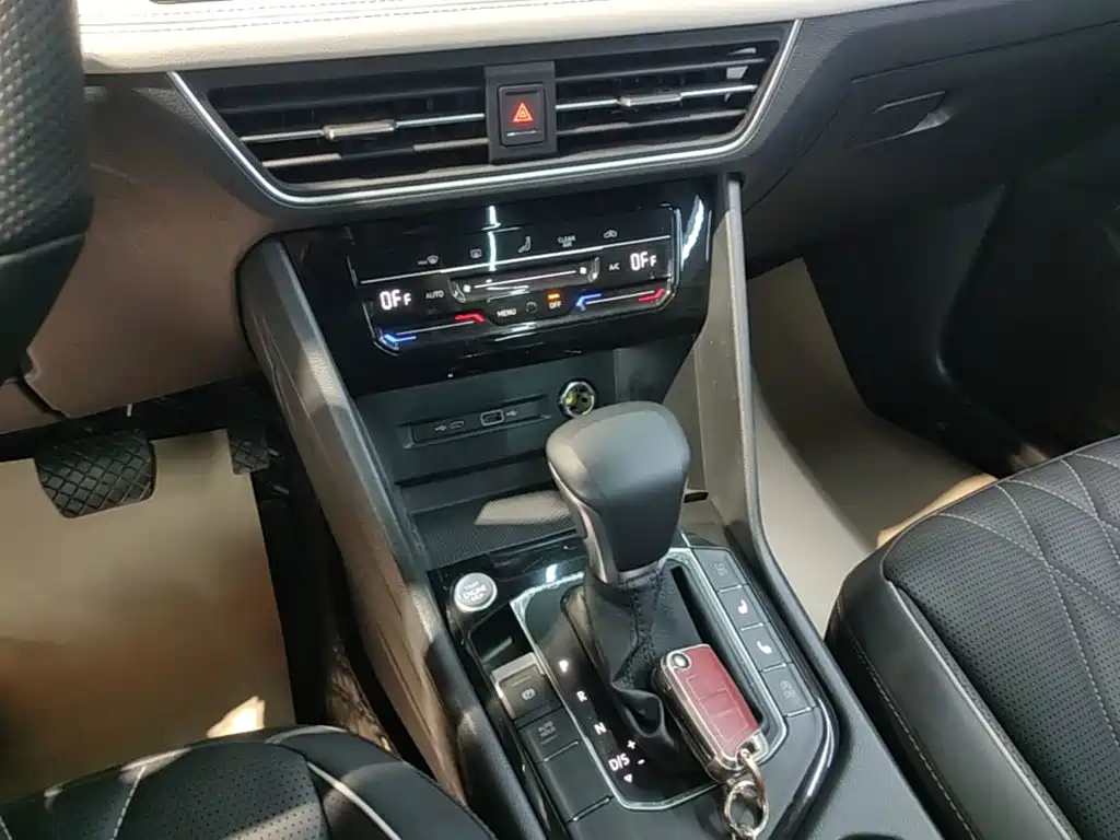 Volkswagen Tiguan L — миниатюра 14