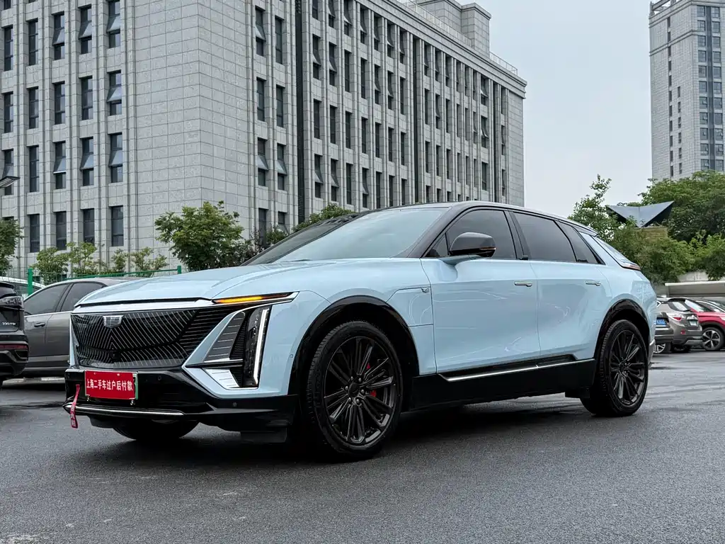 Cadillac IQ 2022 Luxury
