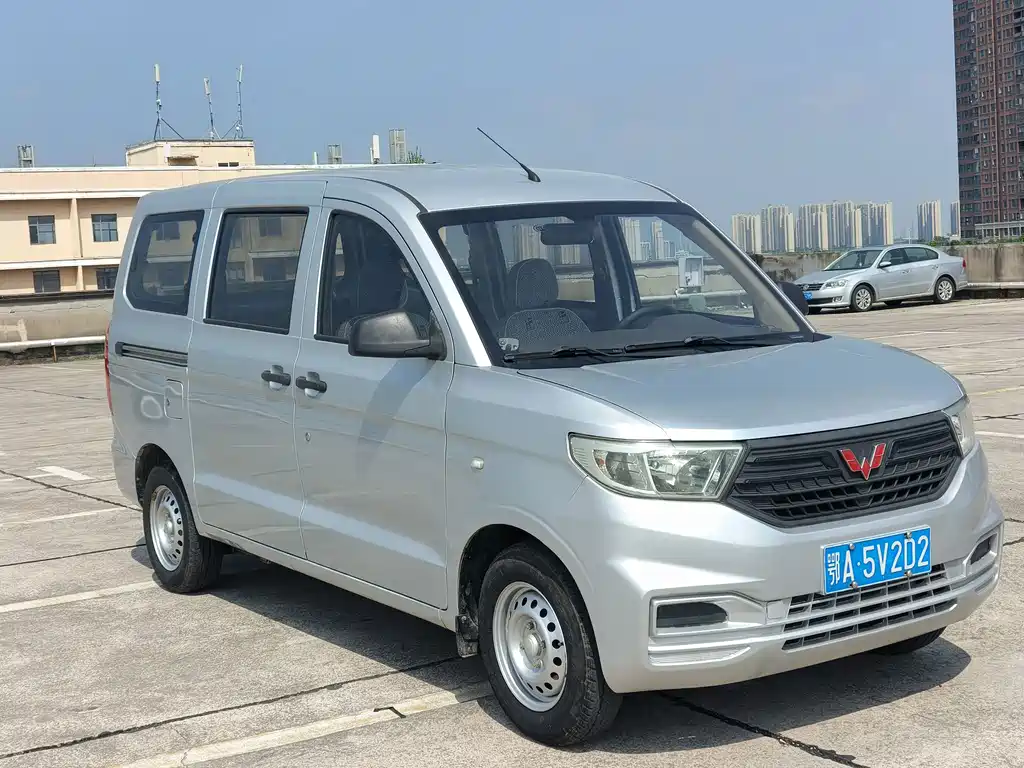 Wuling Hongguang V — миниатюра 2