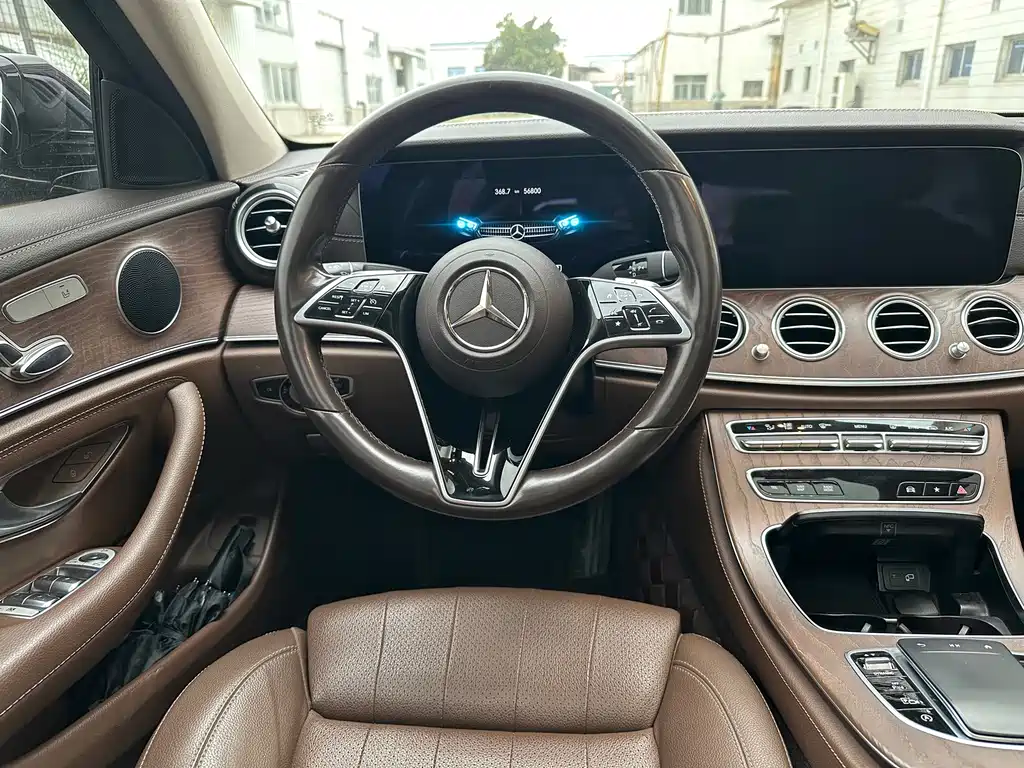 Mercedes-Benz E-Class — миниатюра 11