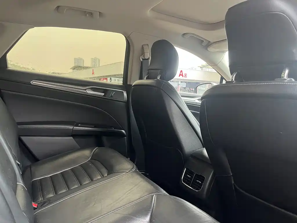 Ford Mondeo — миниатюра 9