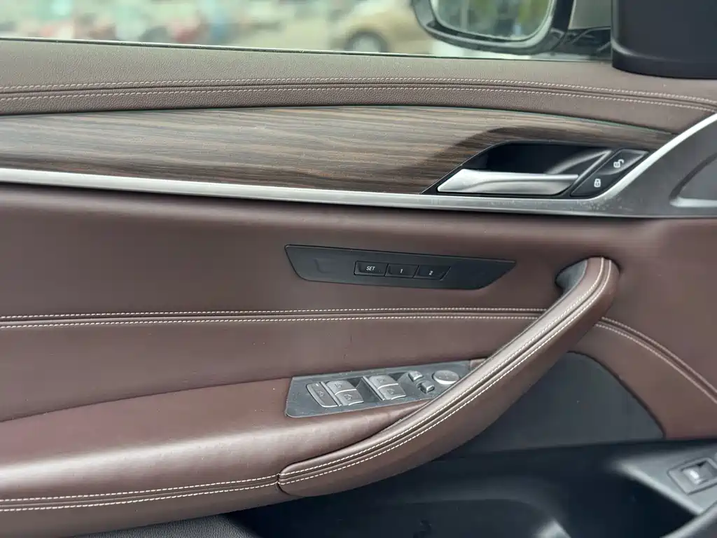 BMW 5 Series — миниатюра 25