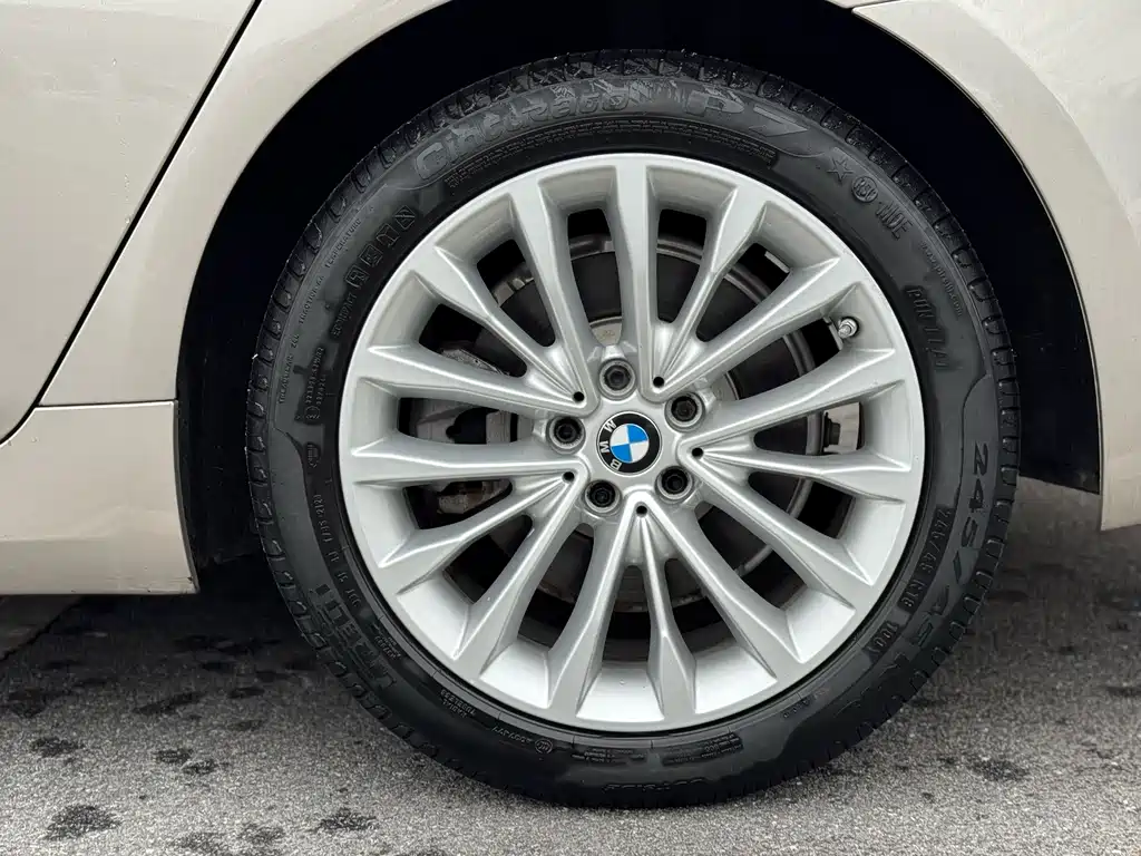 BMW 5 Series — миниатюра 45