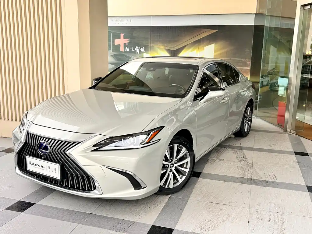 Lexus ES 2019