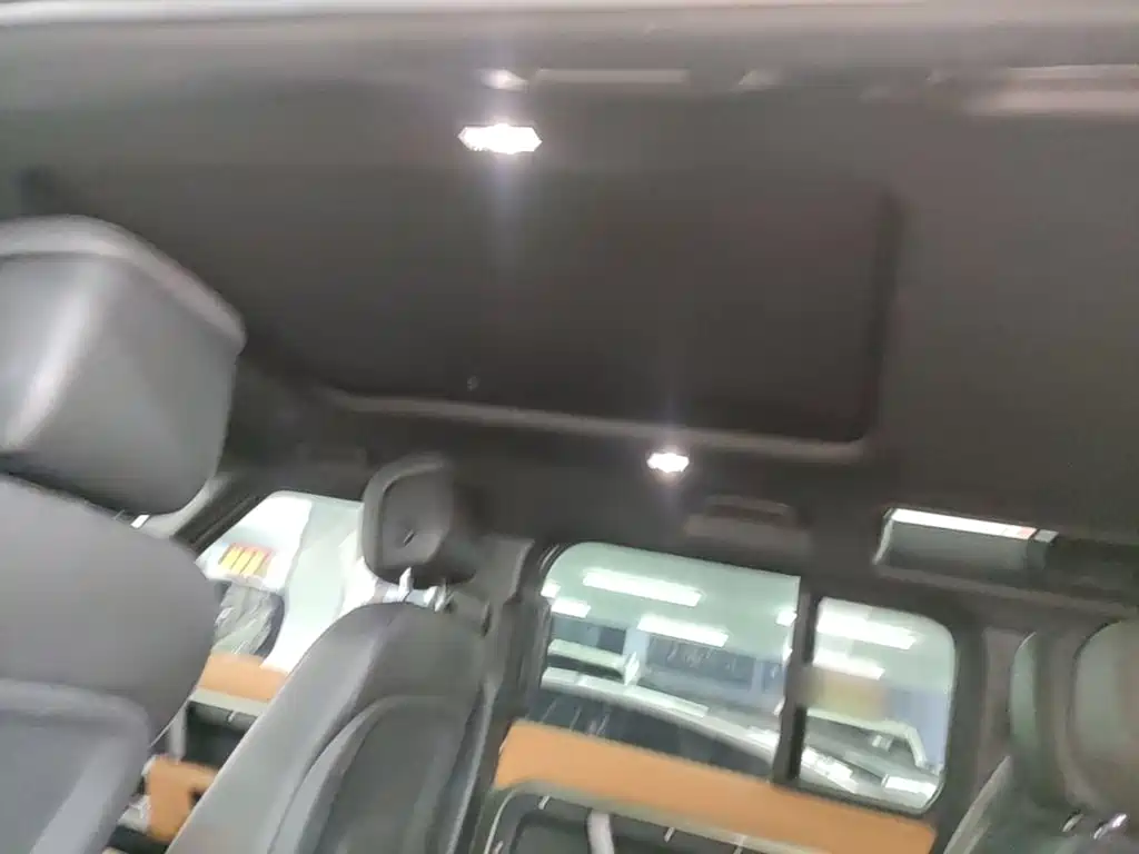 Land Rover Defender — миниатюра 18