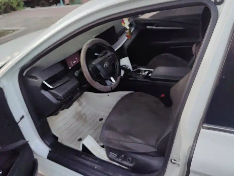 Toyota Camry — миниатюра 9