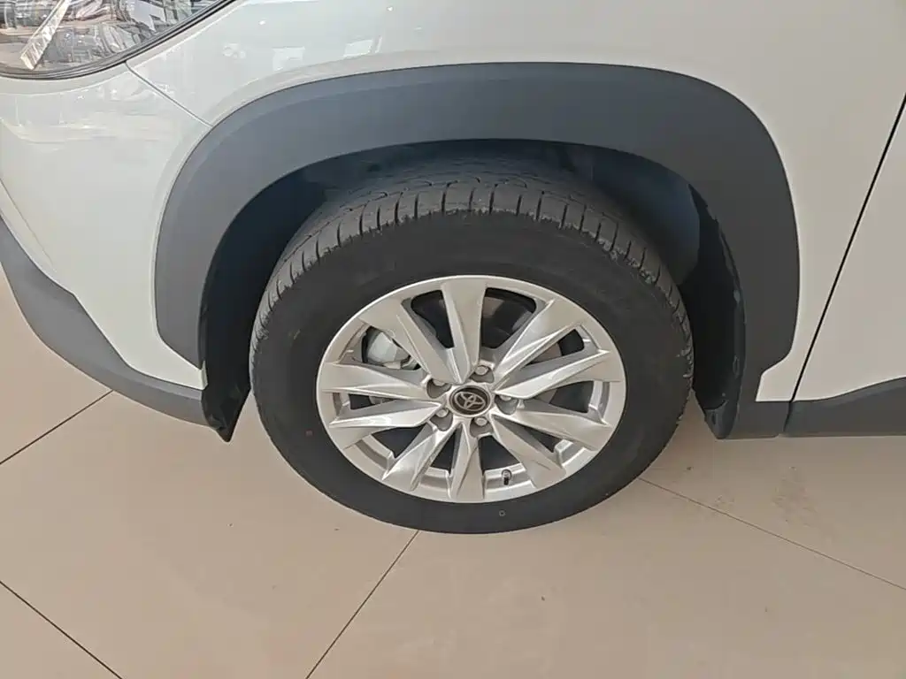 Toyota Corolla Cross — миниатюра 23