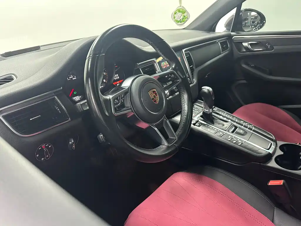 Porsche Macan — миниатюра 10