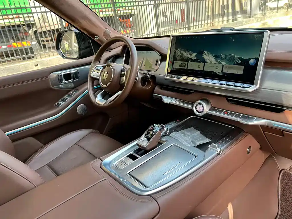 TANK TANK 700 NEW ENERGY