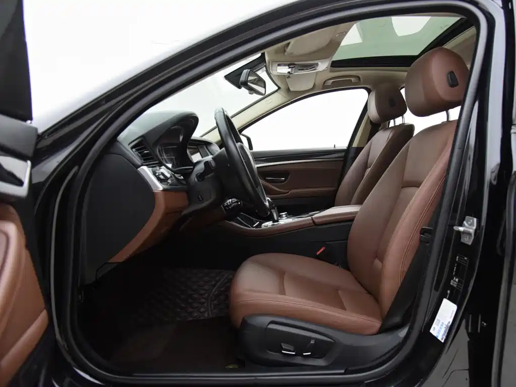 BMW 5 Series — миниатюра 8