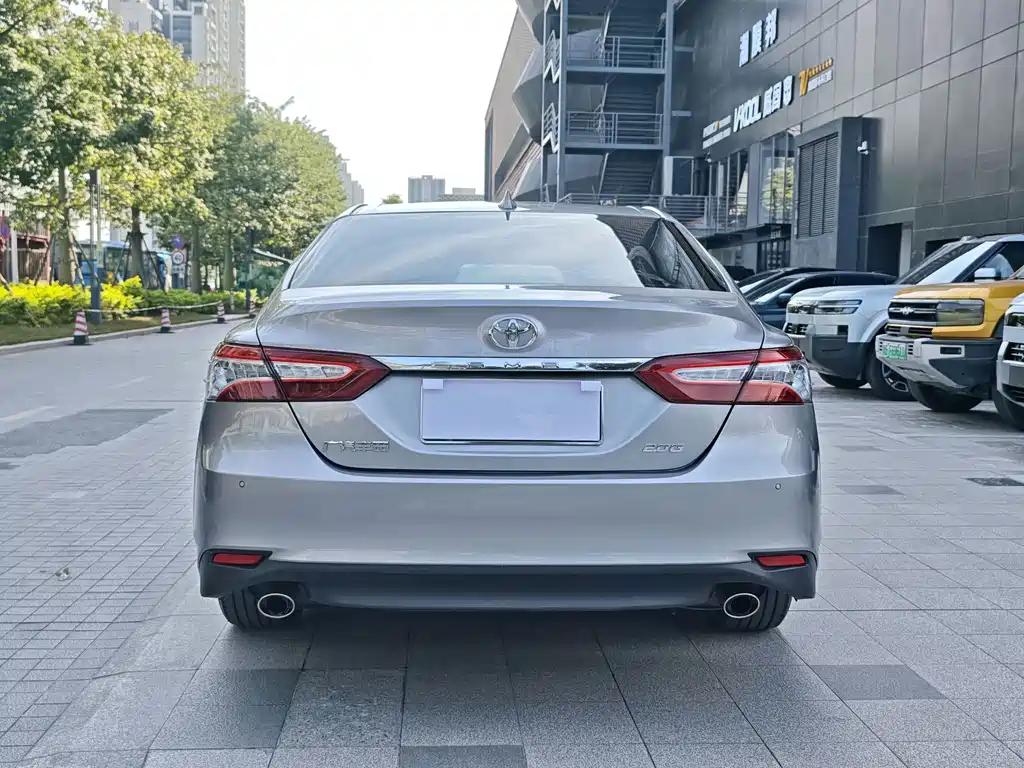 Toyota Camry — миниатюра 3