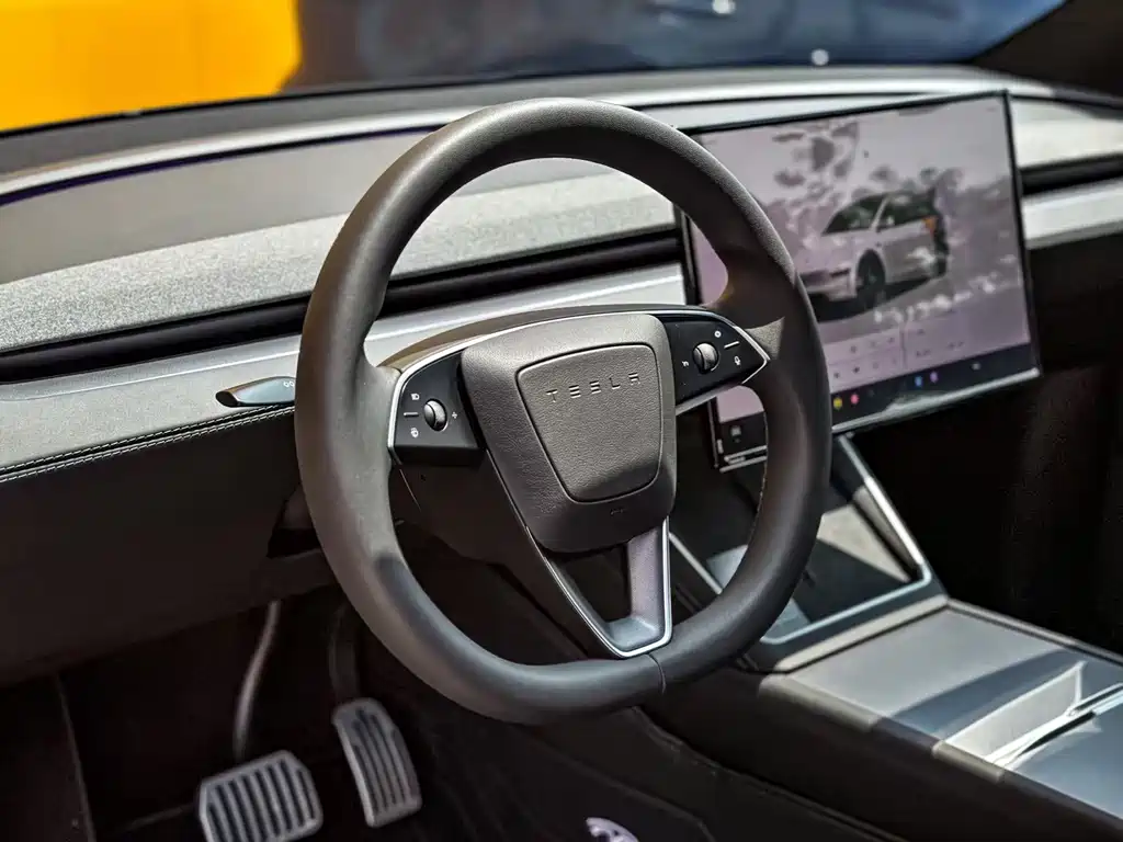 Tesla Model Y — миниатюра 4