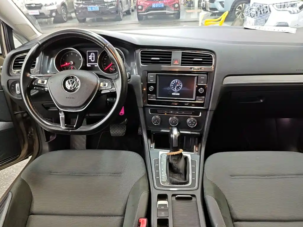 Volkswagen Golf — миниатюра 10