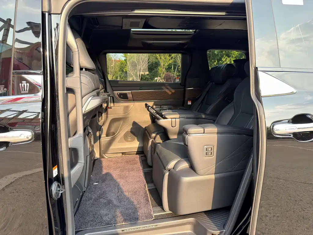 Toyota Vellfire — миниатюра 5