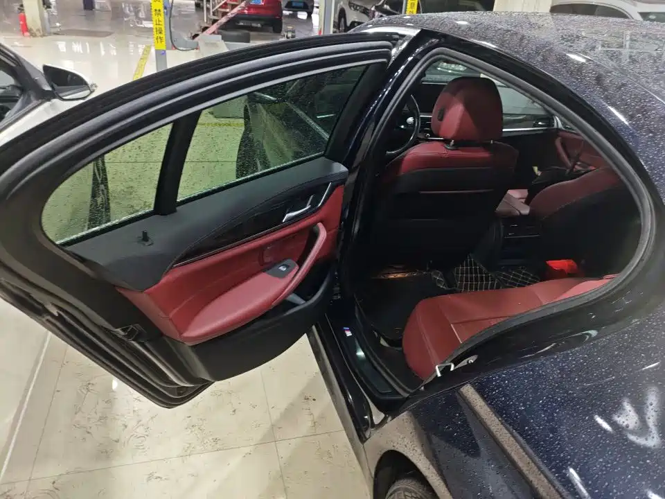 BMW 5 Series — миниатюра 8
