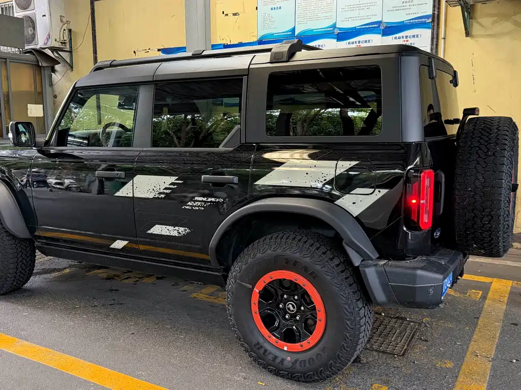 Ford Bronco — миниатюра 8