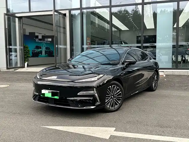 2025 Geely Galaxy Xingyao 8
