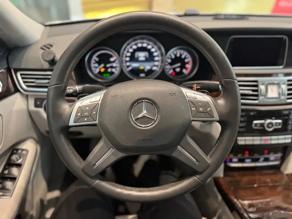 Mercedes-Benz E-Class — миниатюра 12