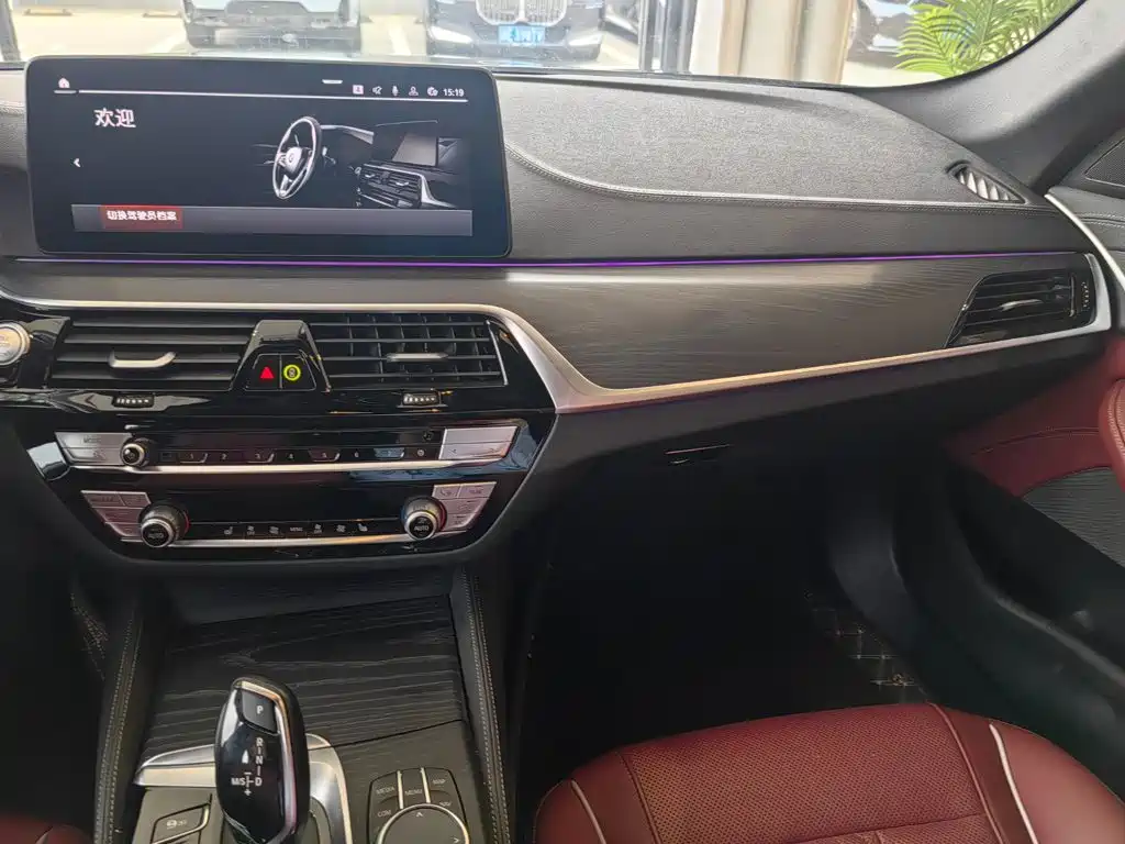 BMW 5 Series — миниатюра 10