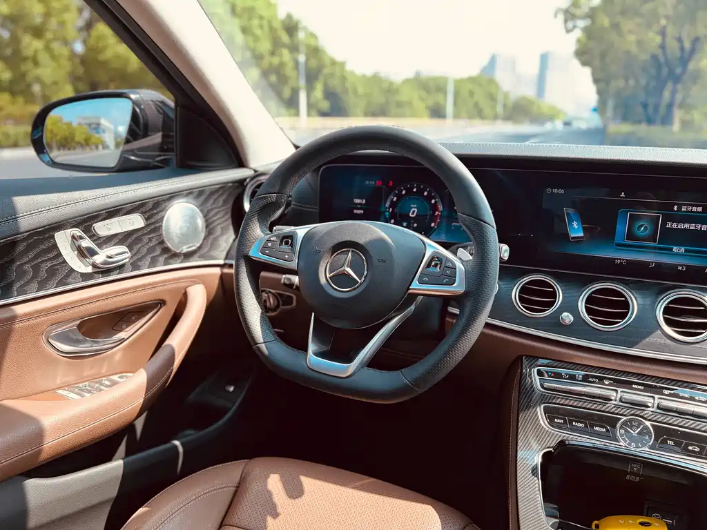 MERCEDES-BENZ E CLASS