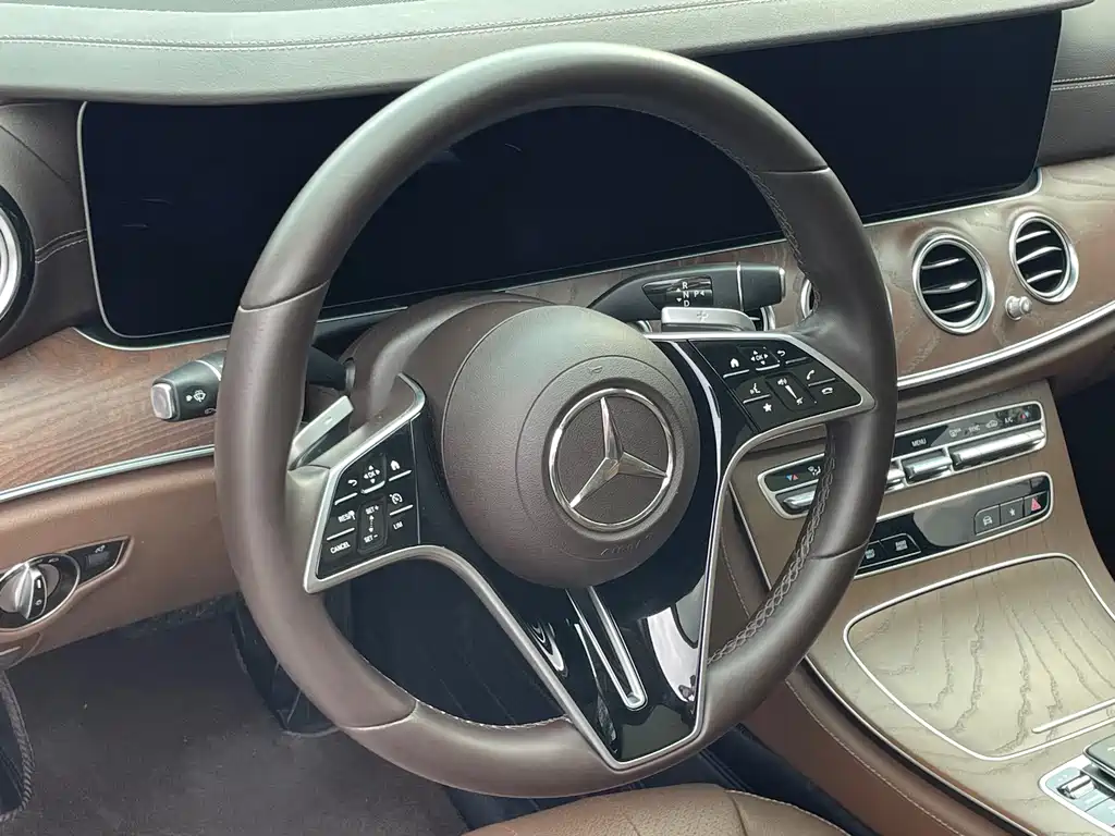 Mercedes-Benz E-Class — миниатюра 6