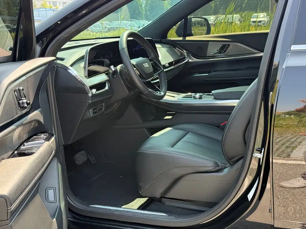 Cadillac XT5 — миниатюра 4
