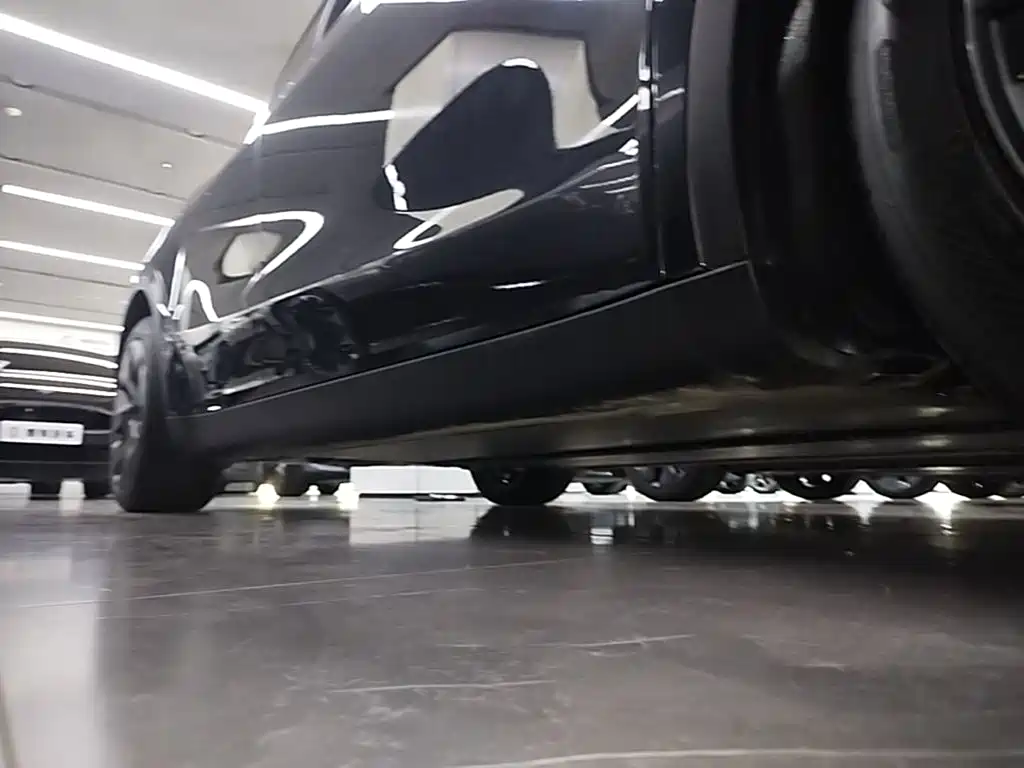 Tesla Model Y — миниатюра 21