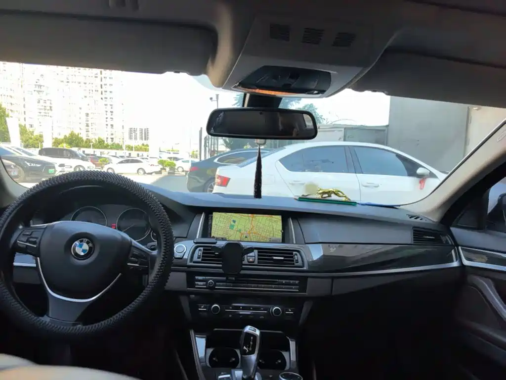 BMW 5 Series — миниатюра 14