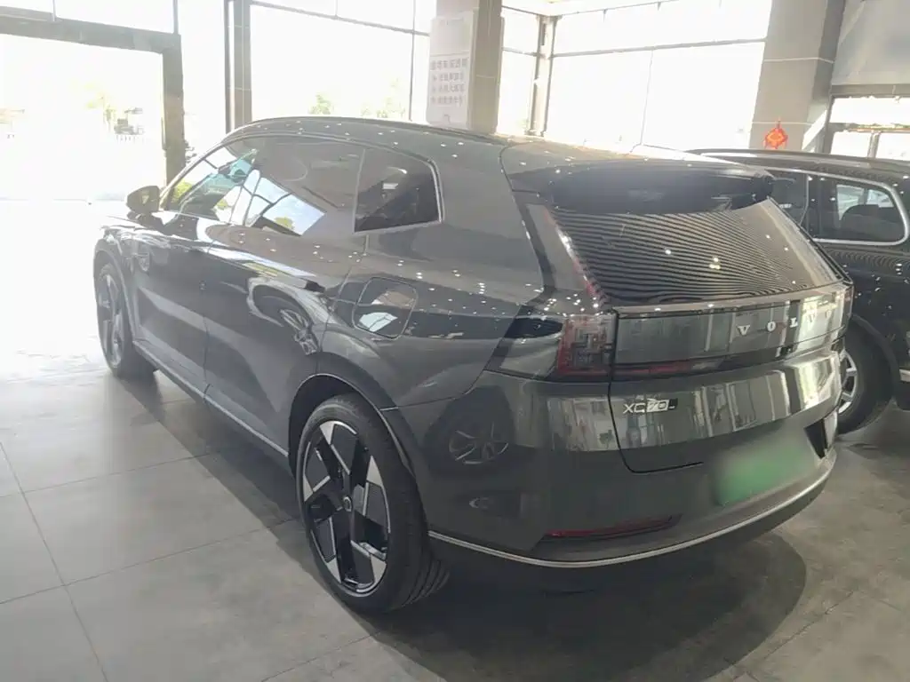 Volvo XC70 PHEV — миниатюра 5
