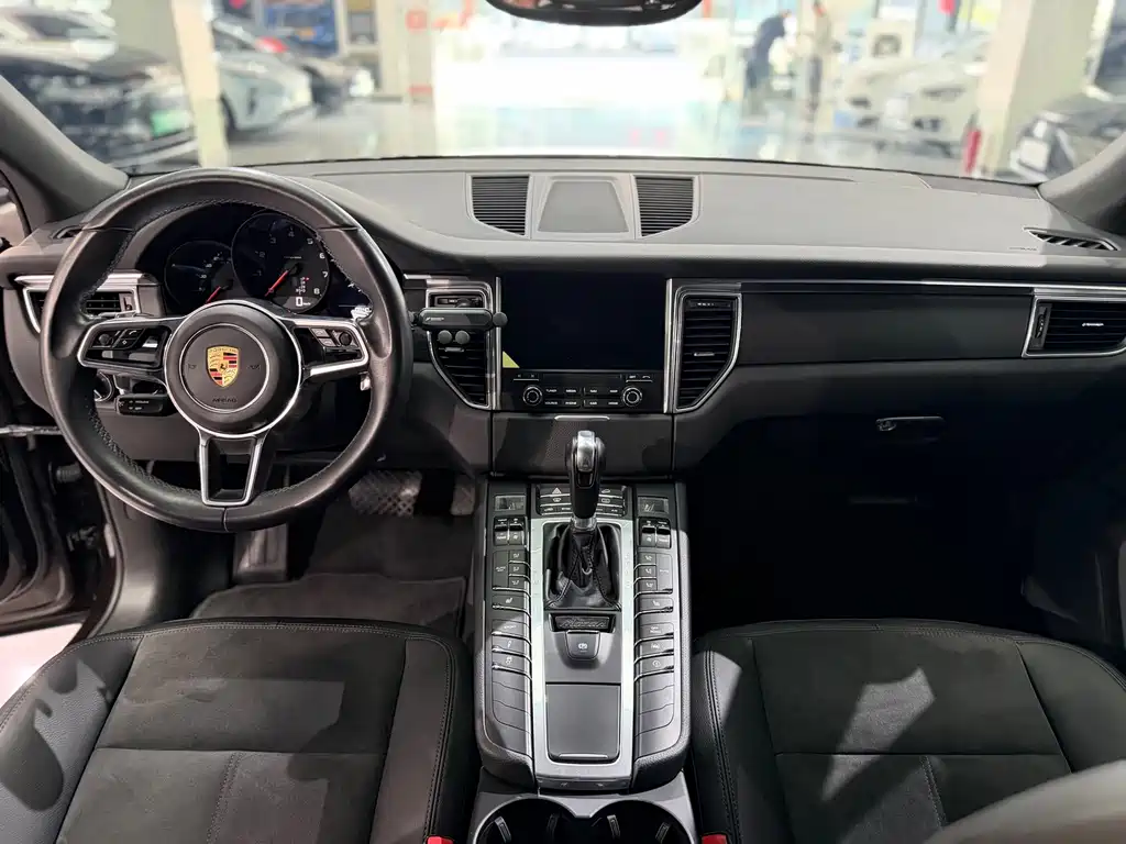 Porsche Macan — миниатюра 10