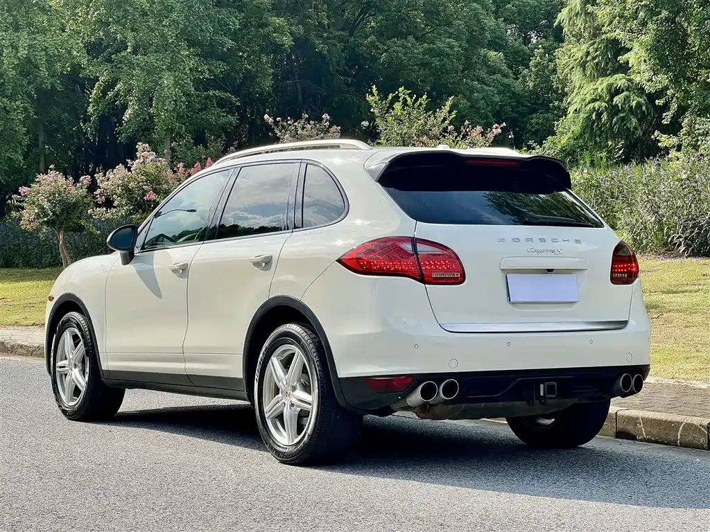 Porsche Cayenne — миниатюра 6