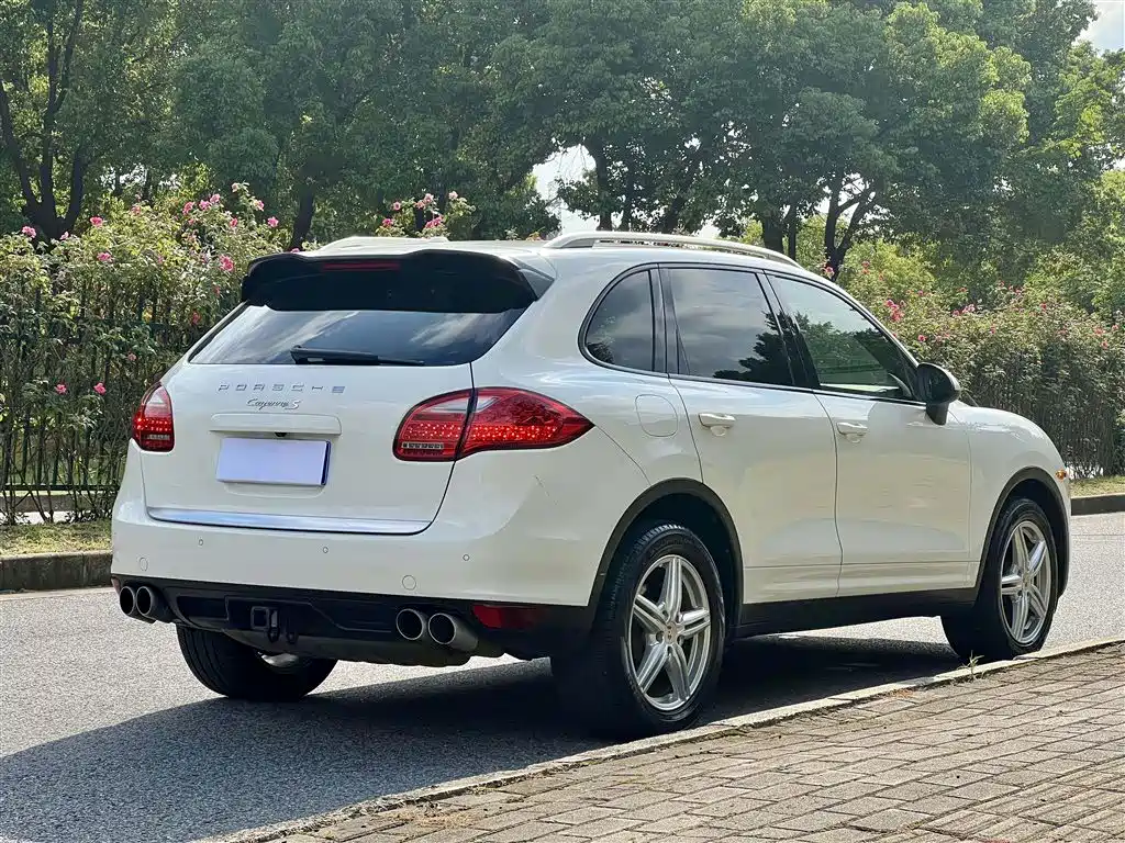 Porsche Cayenne — миниатюра 4
