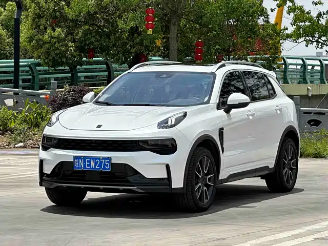 2022 Lynk & Co 01