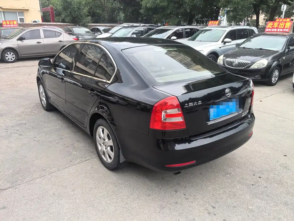 Skoda Octavia 2015 1.6L AT