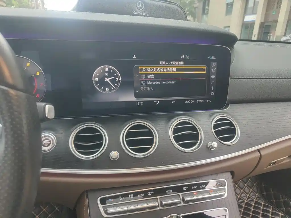 Mercedes-Benz E-Class — миниатюра 6