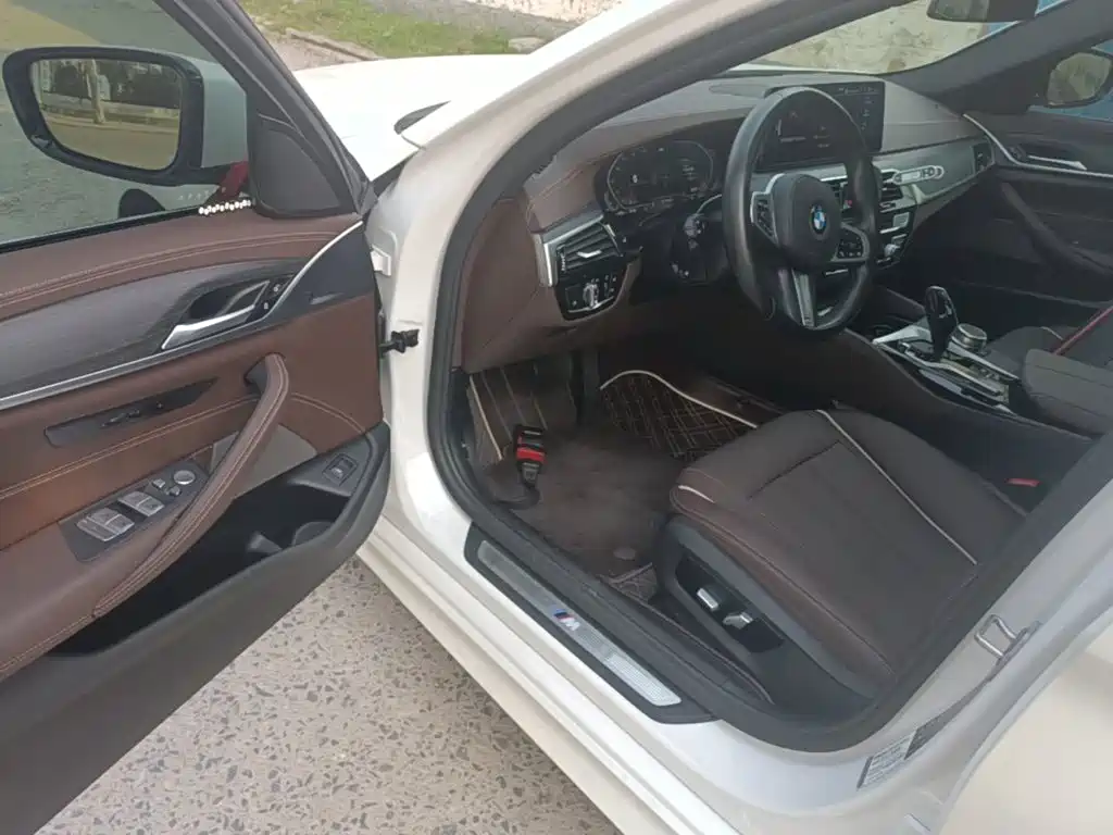 BMW 5 Series — миниатюра 16