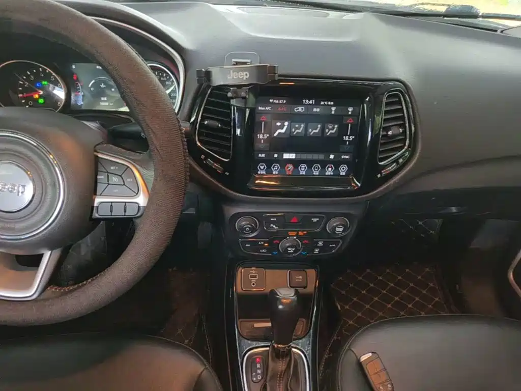 Jeep Compass — миниатюра 13
