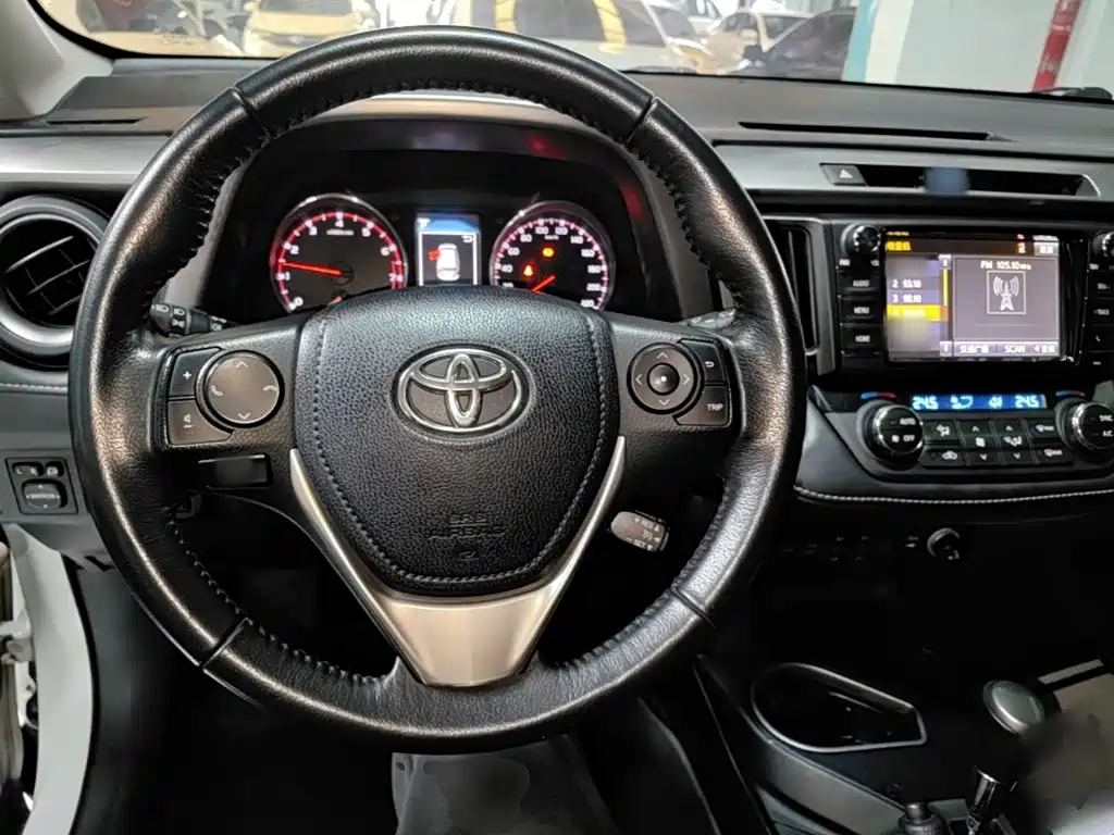 Toyota RAV4 — миниатюра 11