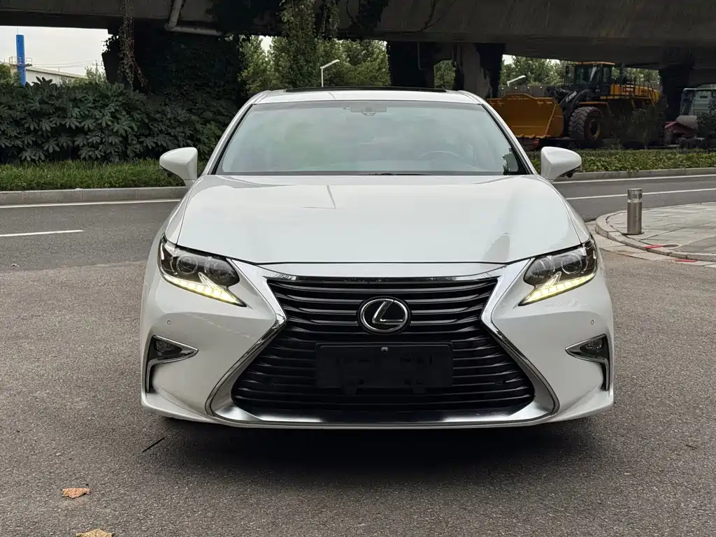 Lexus ES — миниатюра 2