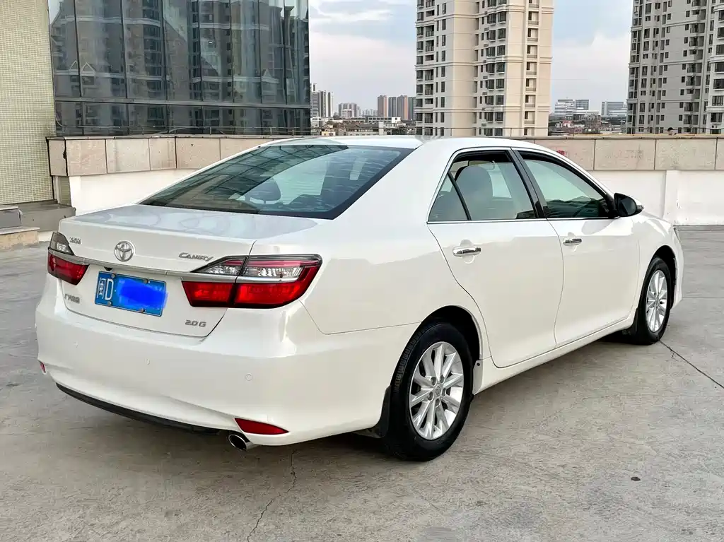 Toyota Camry — миниатюра 3